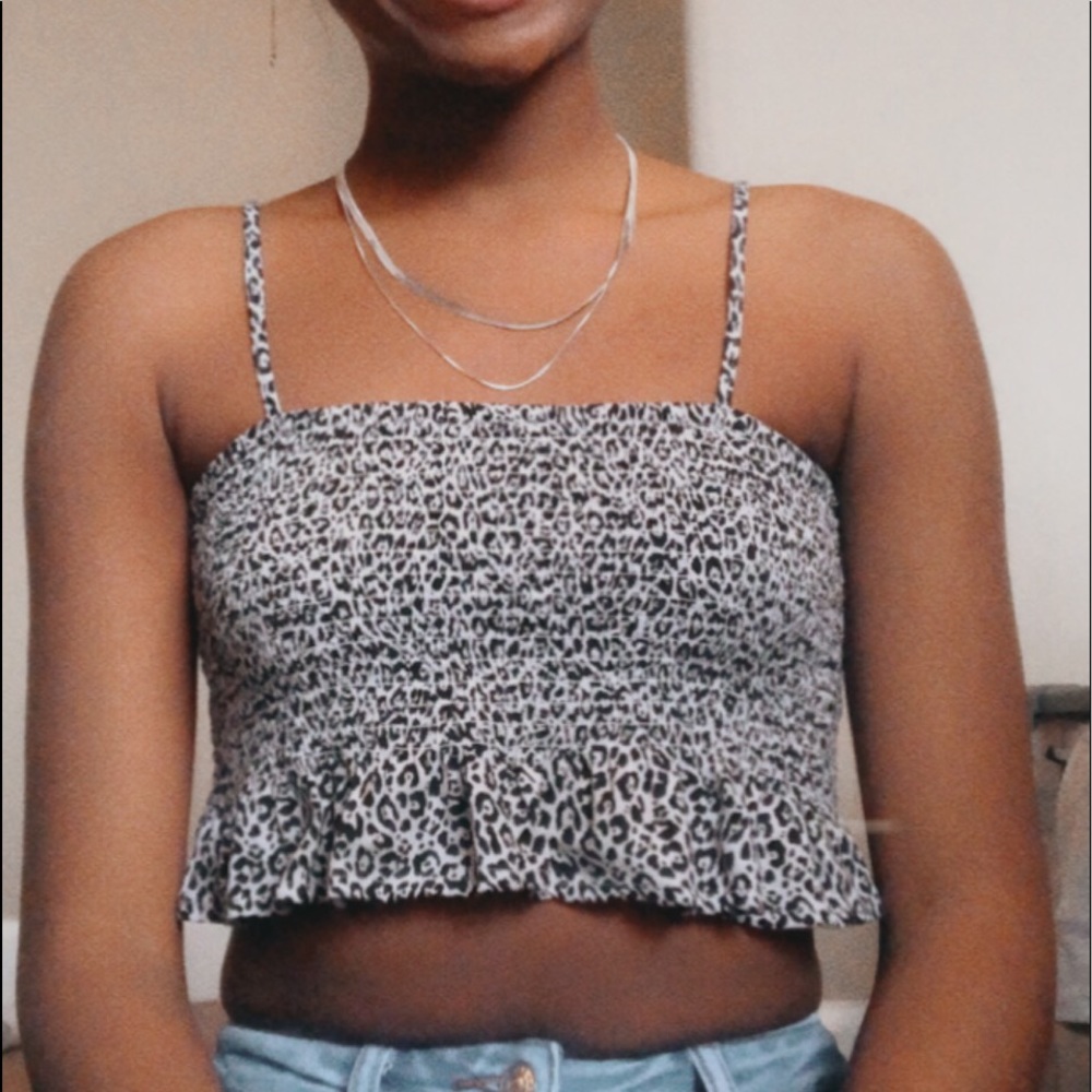 AMERICAN EAGLE CHEETAH PRINT CROP TOP